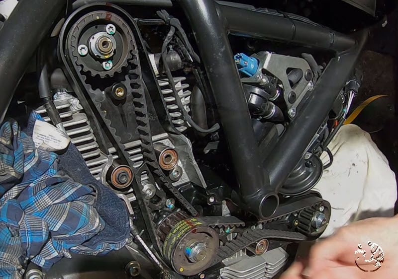 Waagerechten Zahnriemen einbauen Ducati Scrambler 800